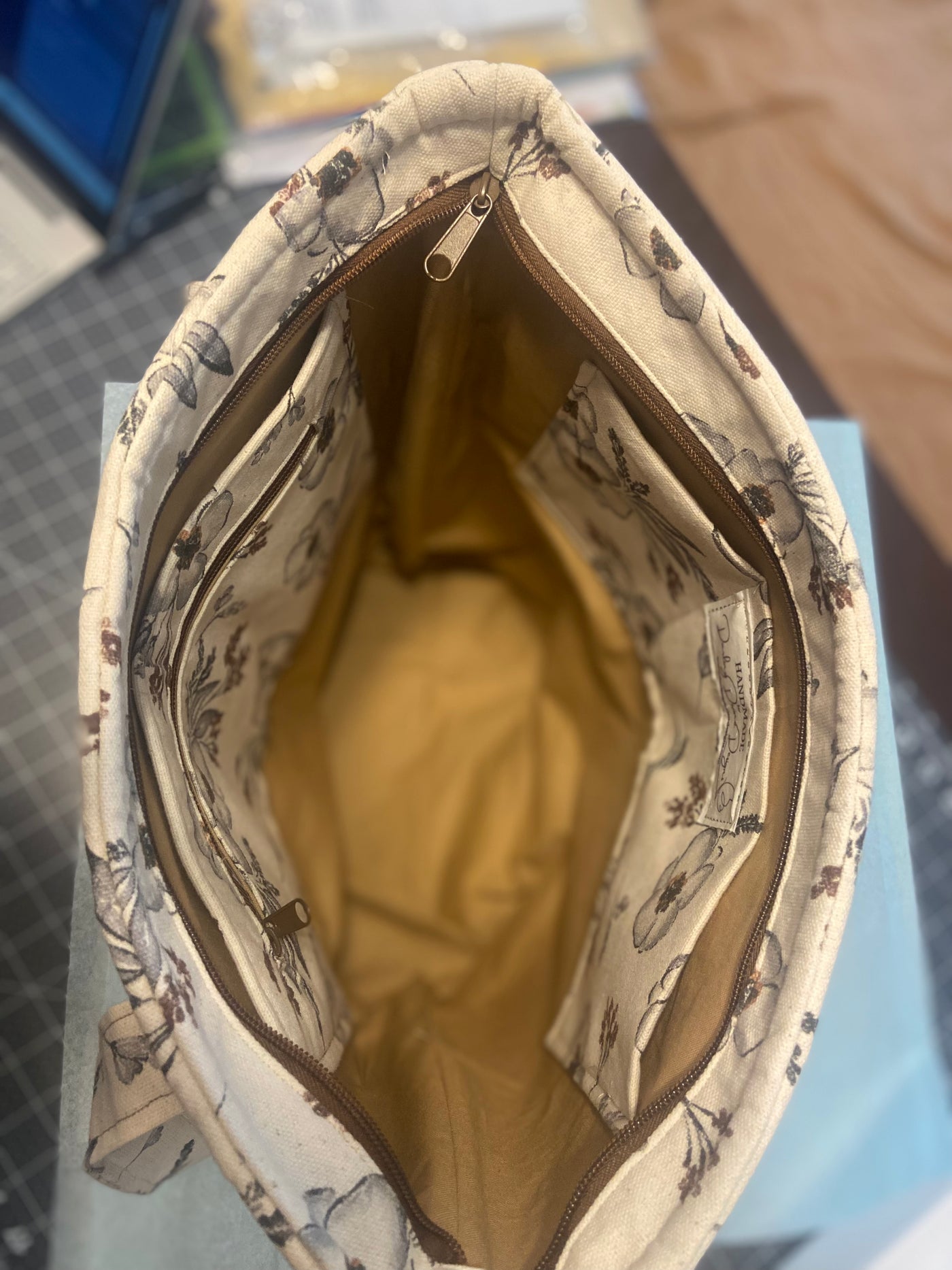 Beige Floral Pattern X-Large Zipper Tote