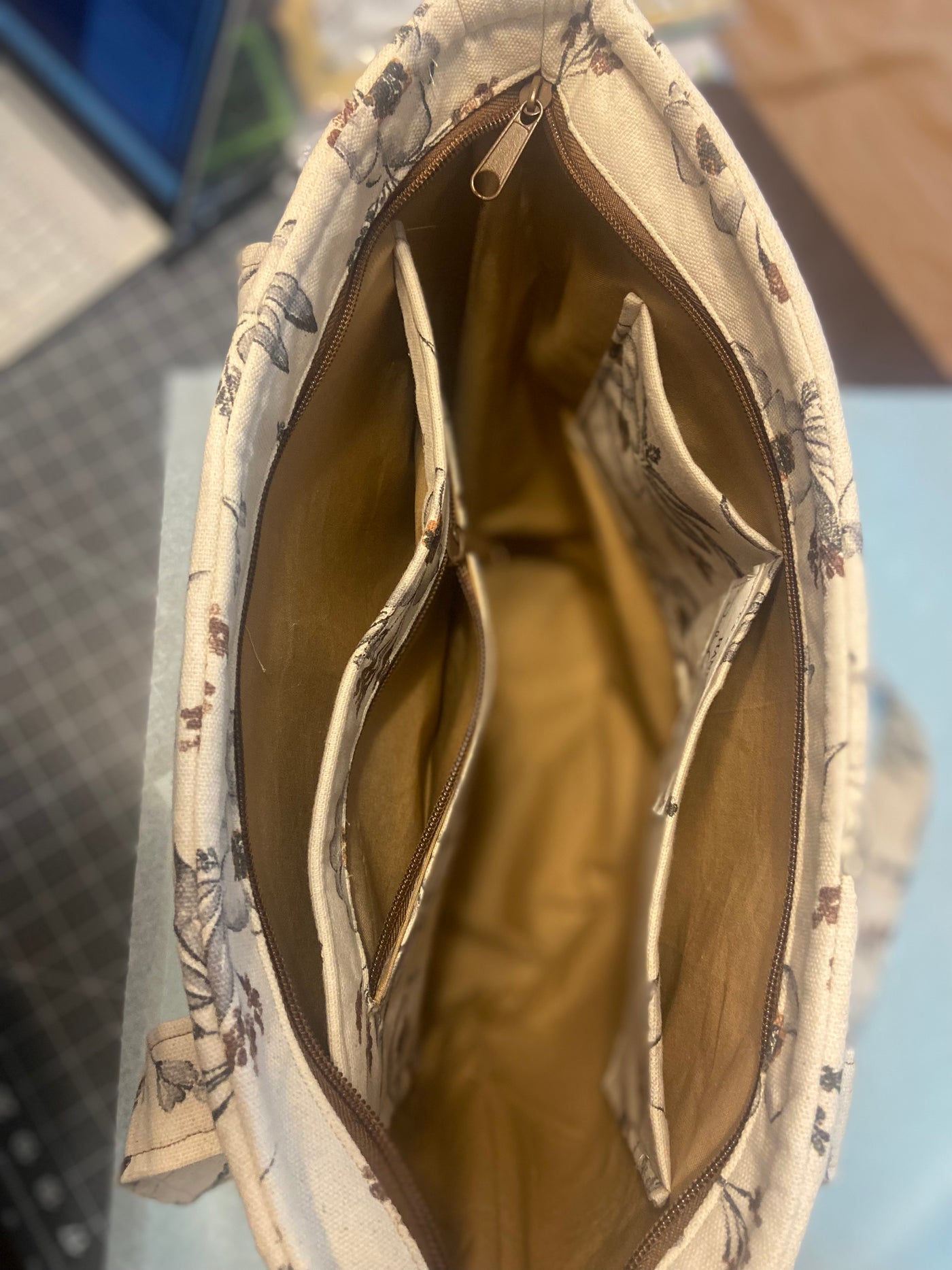 Beige Floral Pattern X-Large Zipper Tote